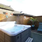 Casa de Férias Comfy In With Sauna, Terrace, Bbq Burg Reuland
