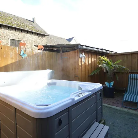 펜션 Comfy In With Sauna, Terrace, Bbq 부르그로랜드